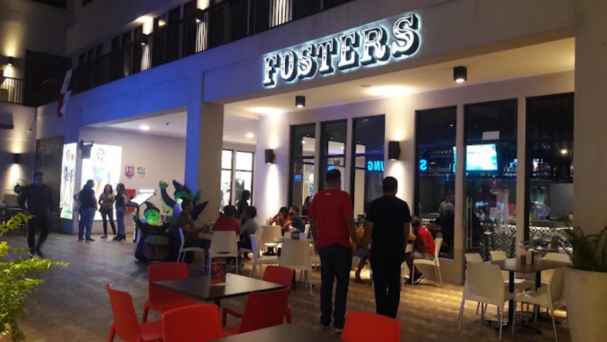 Las mejores hamburguesas de Costa Verde, La Chorrera, en Centro Comercial Market Plaza - Fosters Panama